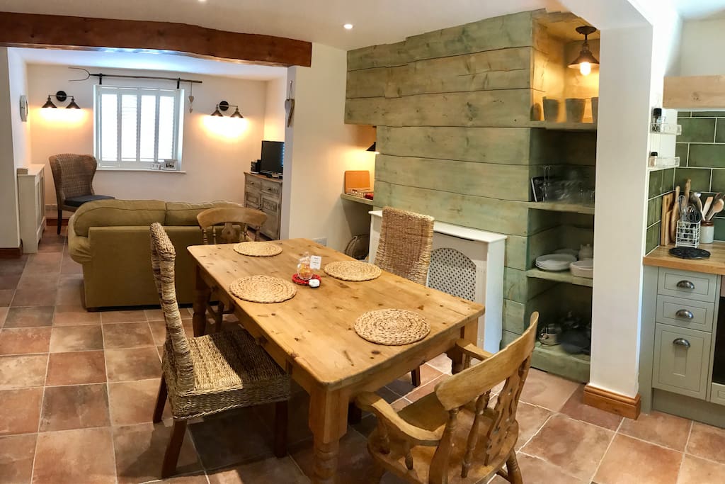 The spacious dining/lounge area