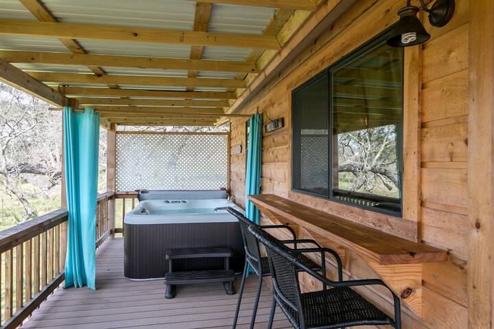 Nick S Cabin Hot Tub Pet Friendly Cabins For Rent In