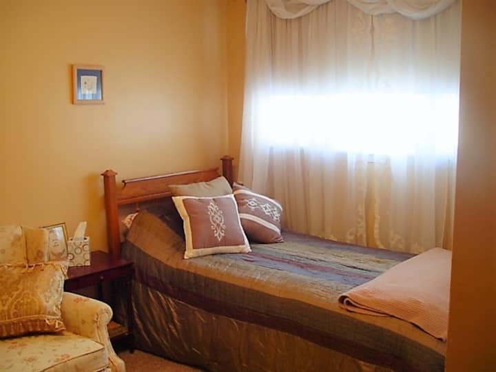 Chumba #1 cha kulala kitanda pacha (jumla ya mapacha 3 chumbani)