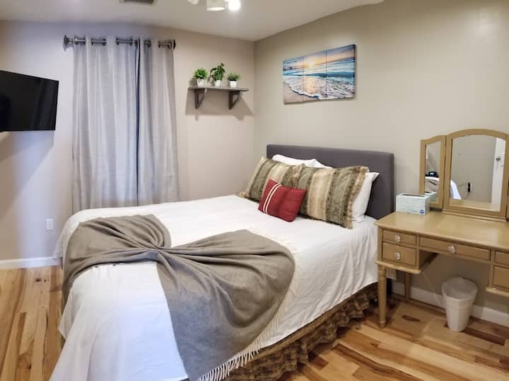 Брачна спална соба на втор кат 