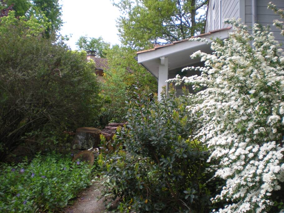 entrée et jardin indépendants