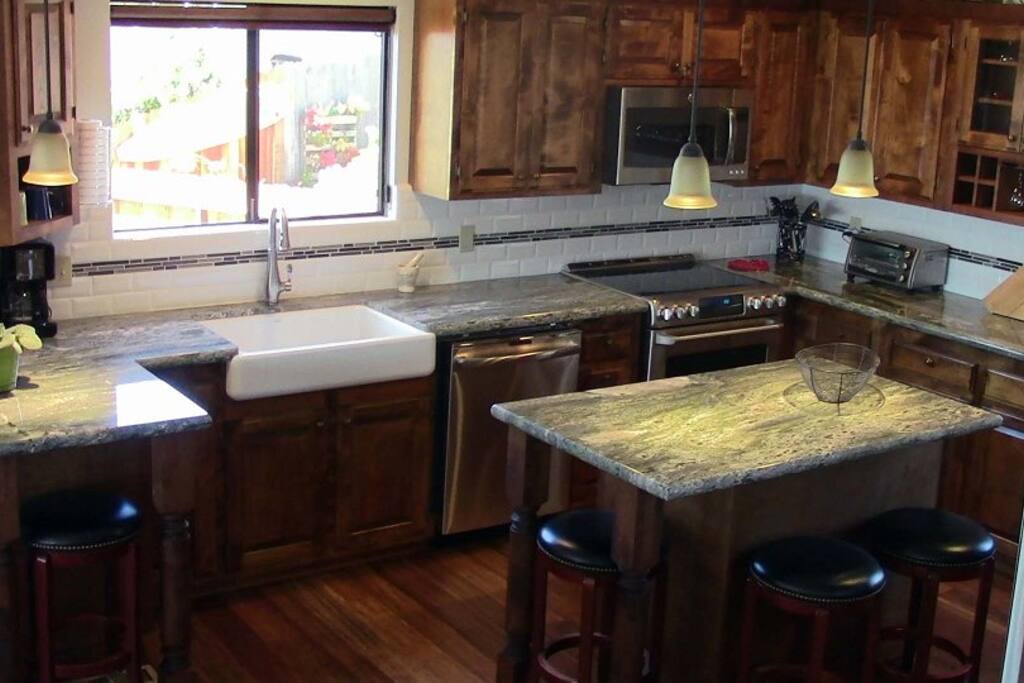 Kitchen will all appliances and cookware/dishware