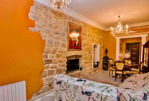 Successful Airbnb property: House in the center, with private parking in Úbeda
