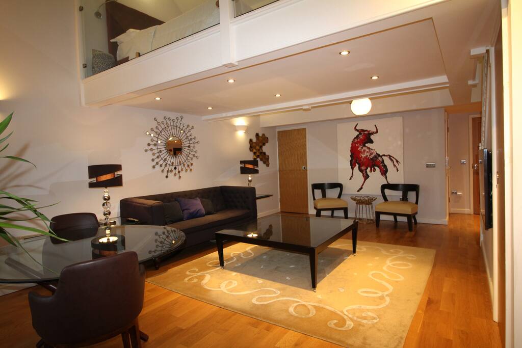 Spacious and well furnished lounge