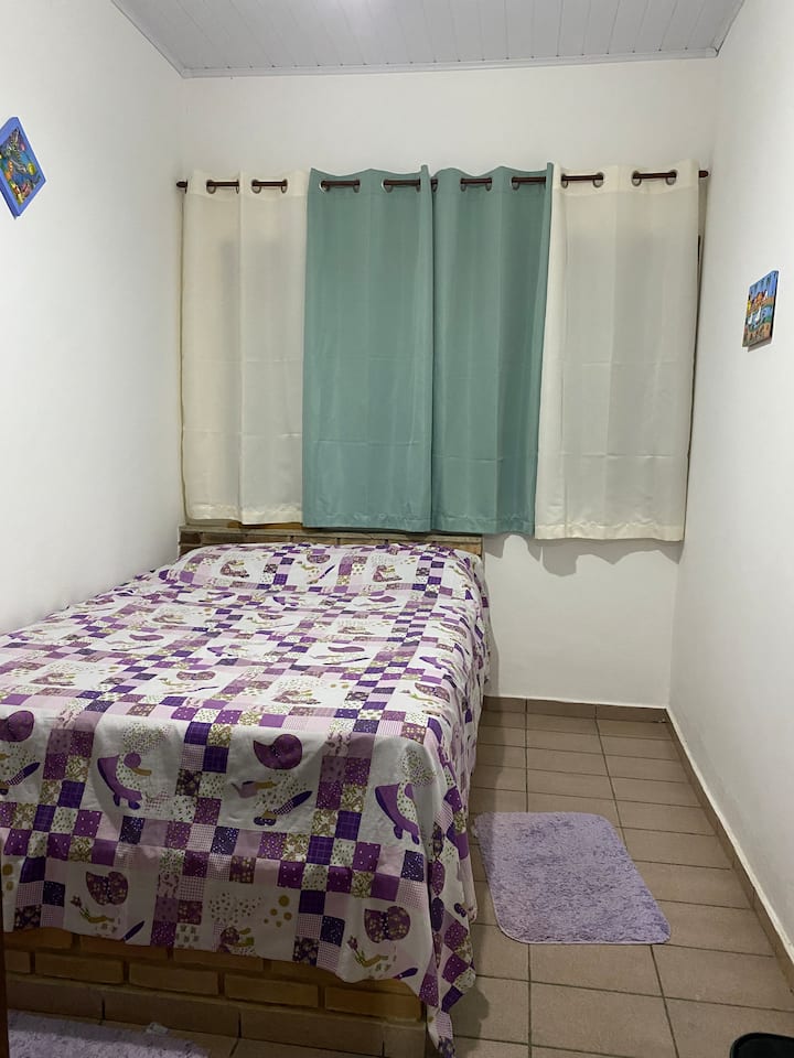 Dvokrevetna soba s stropnim ventilatorima