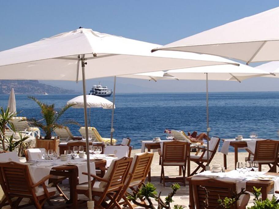 Typical of the fabulous eating places all along the Croisette - 3 mins from the apartment!