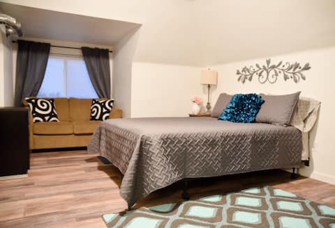 Bright, Comfy Space for 3 | Budget-Friendly Stay