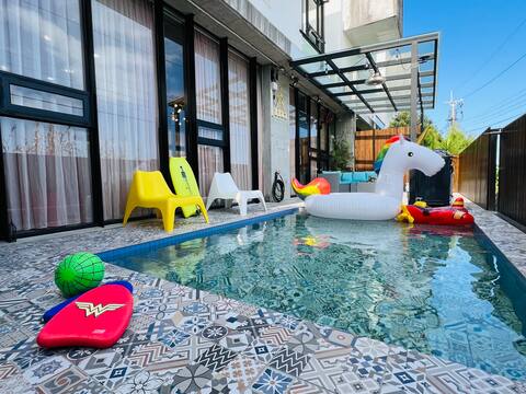 Best Exclusive Homestay in Yilan Luodong Wushuyu, an industrial-style glass curtain, a yakiniku loun