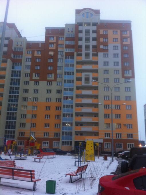 Вид дома и дворовой территории