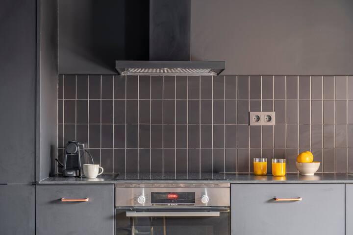 TSA Gran Via | 3 Bed Apartment with Balcony gallery image 2