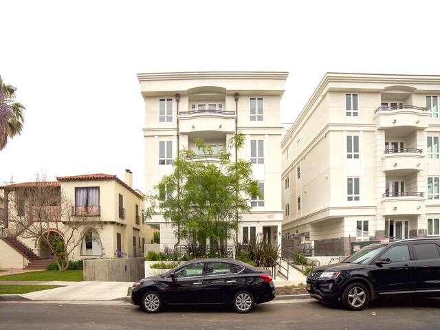 “Two Story Penthouse in Beverly Hills” gallery image 2