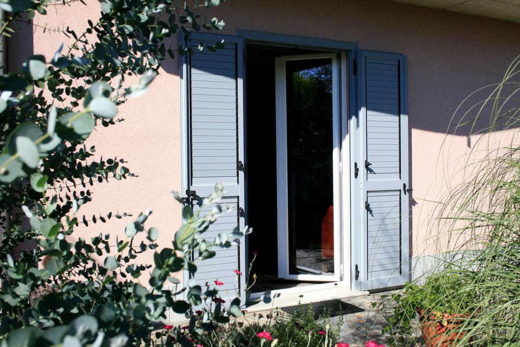 The house is surrounded by a nice and quite garden, with flower, palnts and fruit plants.