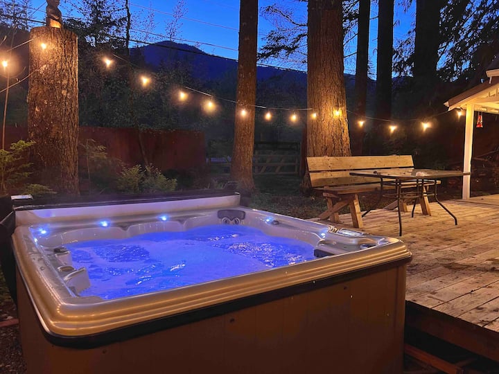 Oregon Vacation Rentals with a Hot Tub - United States | Airbnb