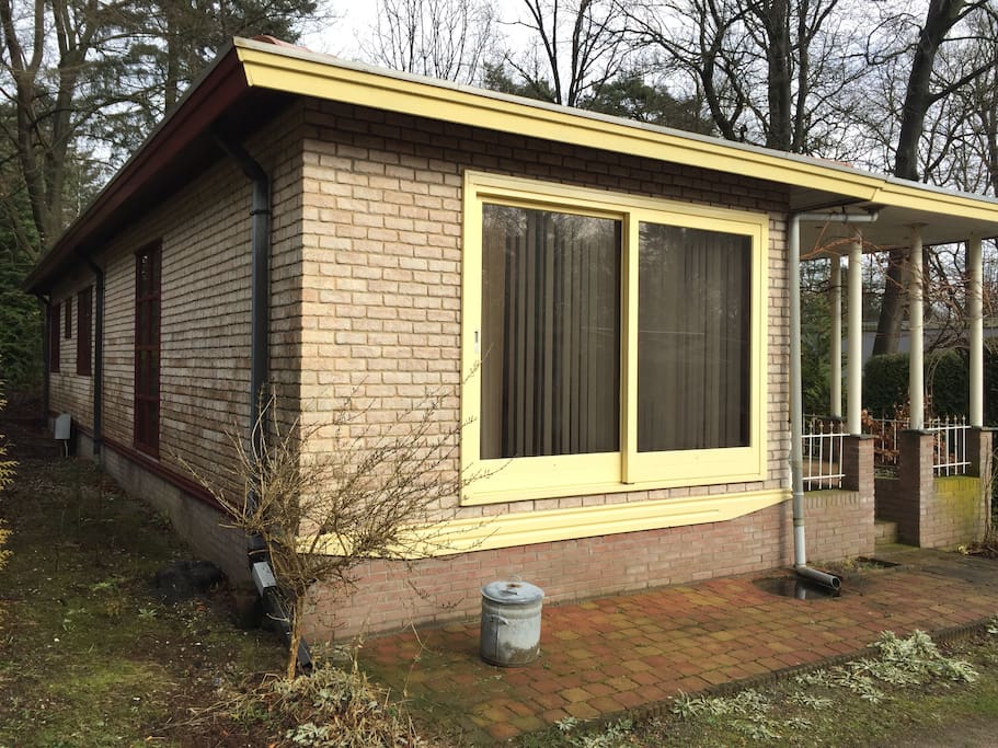 Zijkant bungalow