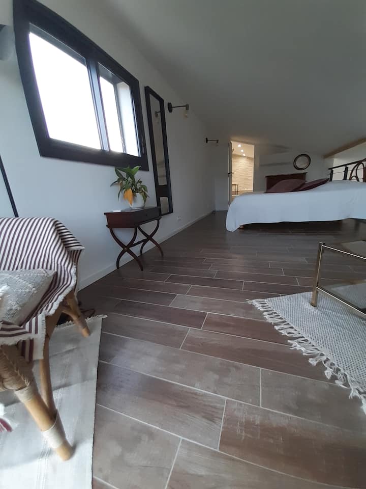 Room 3 in "Open space" with double bed 140 x 190 and ensuite bathroom