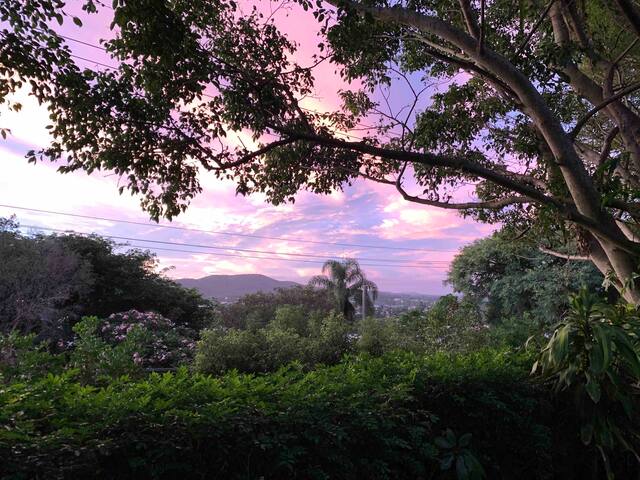 4×2, mountain views, 2.9km Brisbane, 1.5km Suncorp