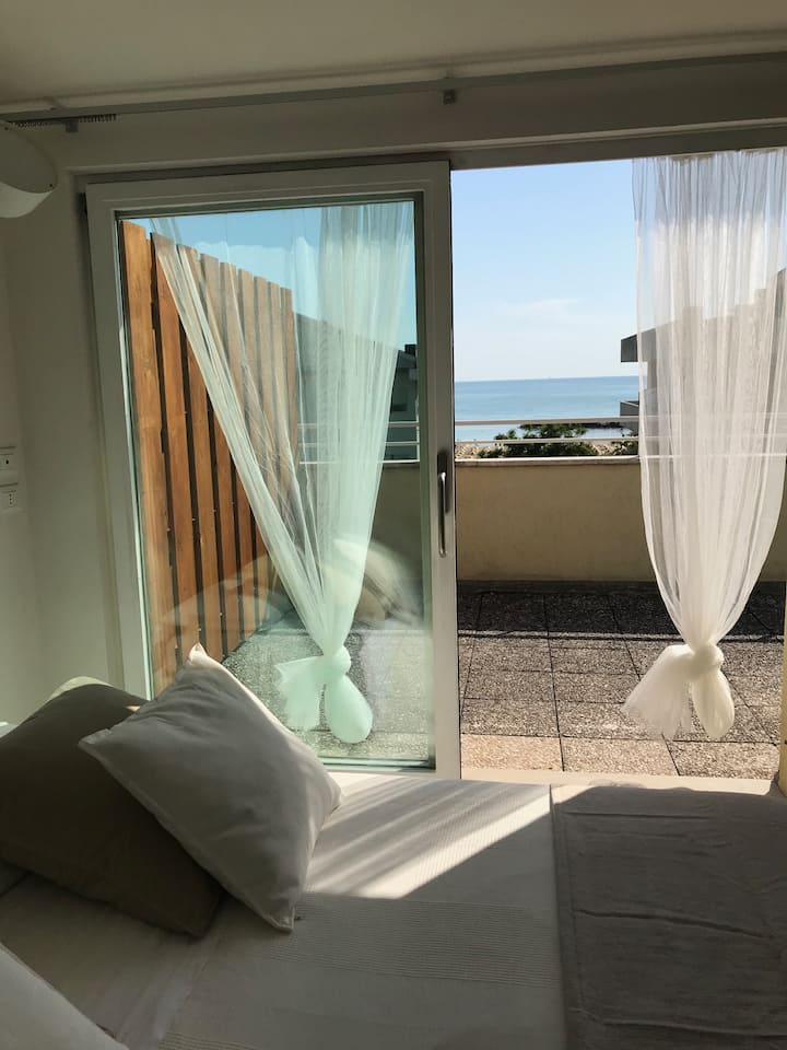 从床上欣赏海景