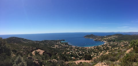 Popular Airbnb listing: Saint Raphael Agay T2 25 m from the beach Esterel Wi-Fi in Saint Raphaël
