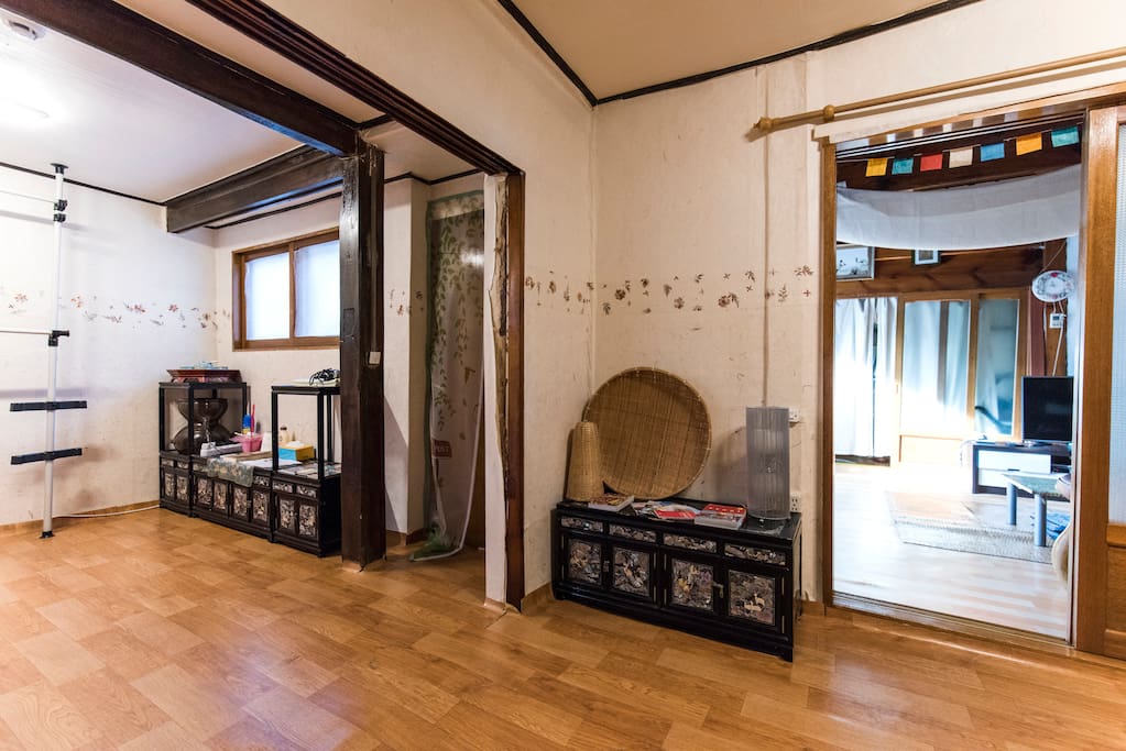 Ondol Room, available all year (price as listed)
Max 4 guests (2 queen sized traditional floor mattresses)