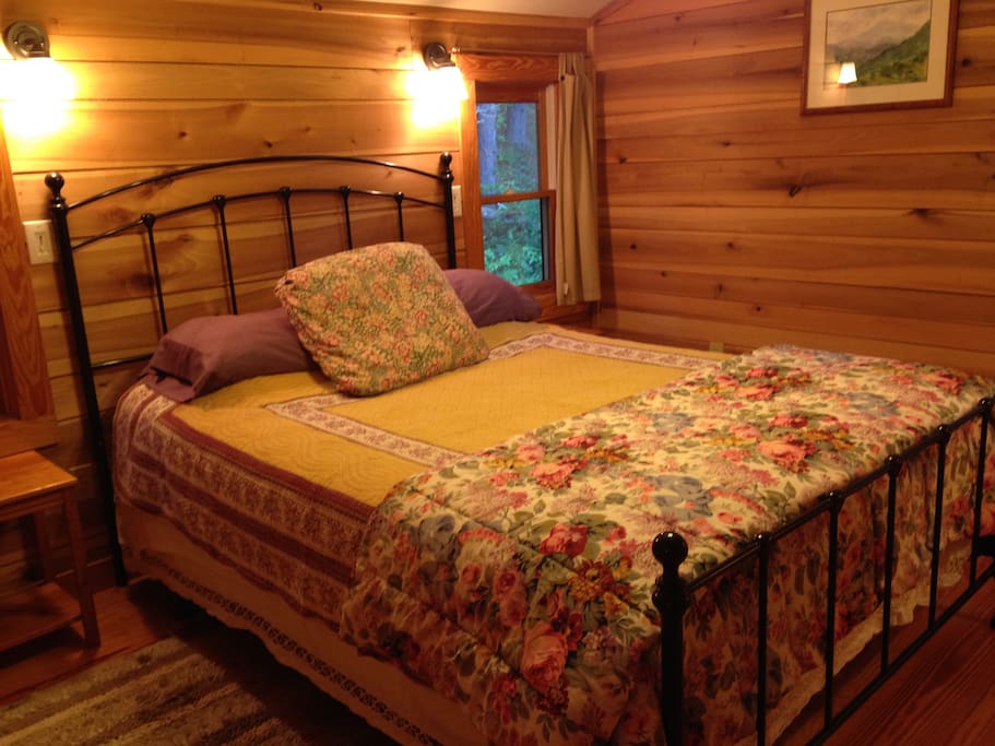 Warm, poplar paneling and cotton linens