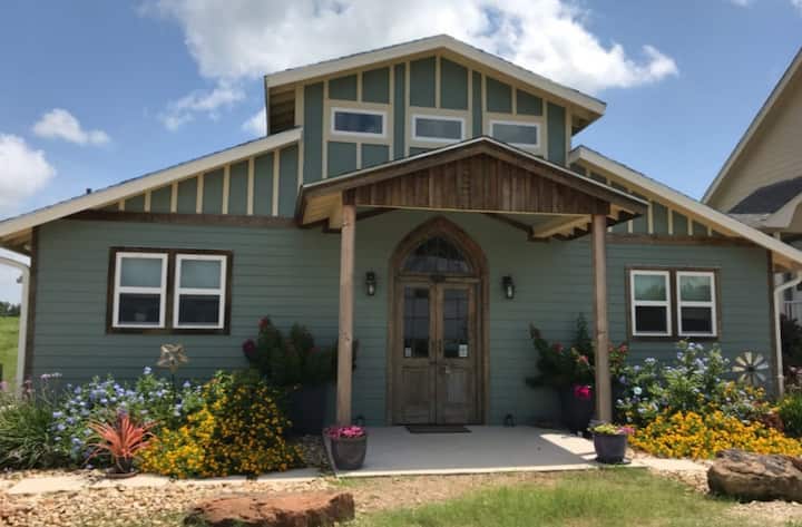 Camelia Farm Burton the Barn: The Copper Suite - Barns for Rent in Burton,  Texas, United States