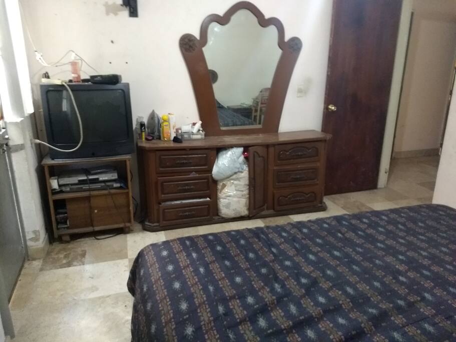 Room 1 / primer cuarto