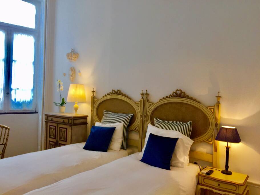 Top Quality vintage furniture, air conditioning