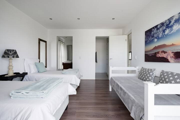 Architectural Home with Private Pool and Sea Views gallery image 5