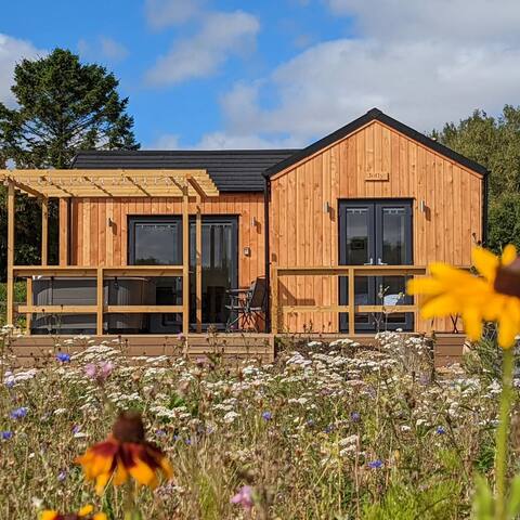 Jolly Cabin - Modern country retreat with hot tub