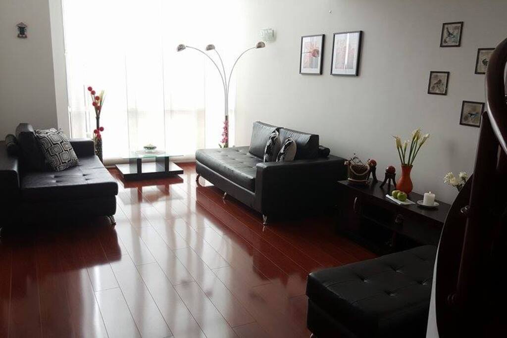 Livingroom visits a large, quiet and comfortable space.
Sala de visitas un espacio Grande, tranquilo y cómodo.