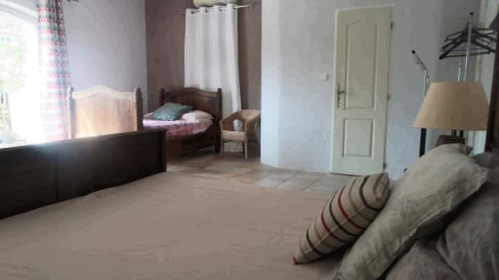 Chumba cha kulala 4 ( 2 vitanda katika 120 na 140)