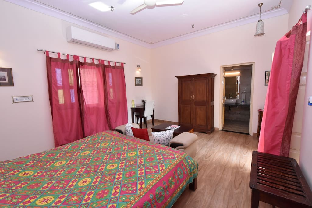 Room layout - from bed side