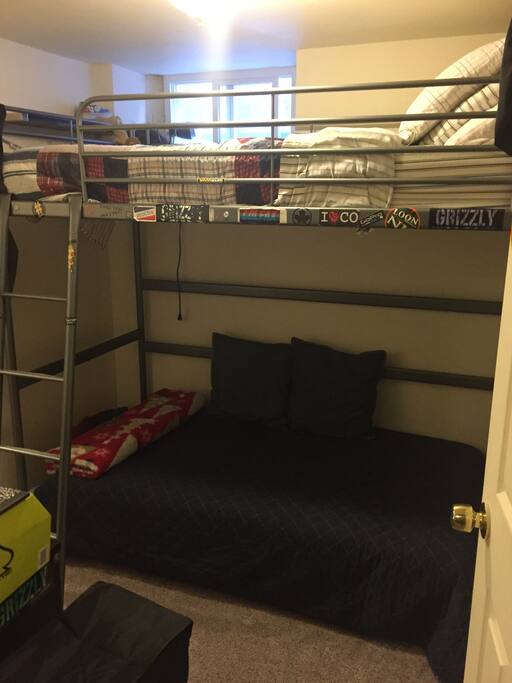 Twin bunk beds