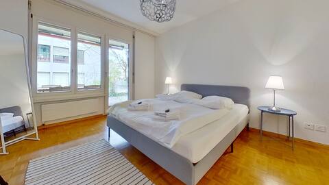 *360 TOUR AVAILABLE* *SPACIOUS*5MIN FROM CITY CENTER / 29MIN FROM AIRPORT*QUITE AND NICE NEIGHBOURHOOD*