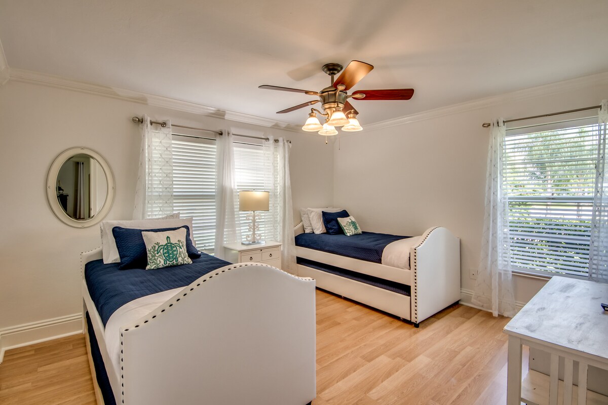 سريران مزدوجان مع دولاب