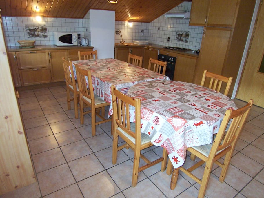 salle à manger et cuisine