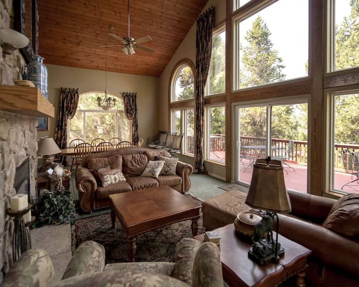 The formal living space with spectacular views of the lake. Beautiful gas fireplace
