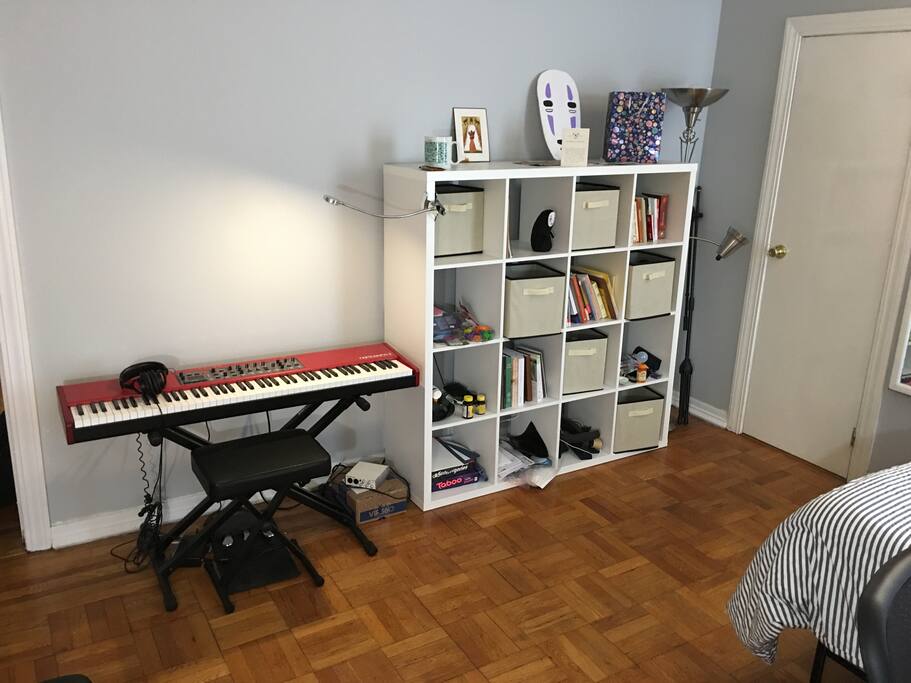 Still part of the bedroom.