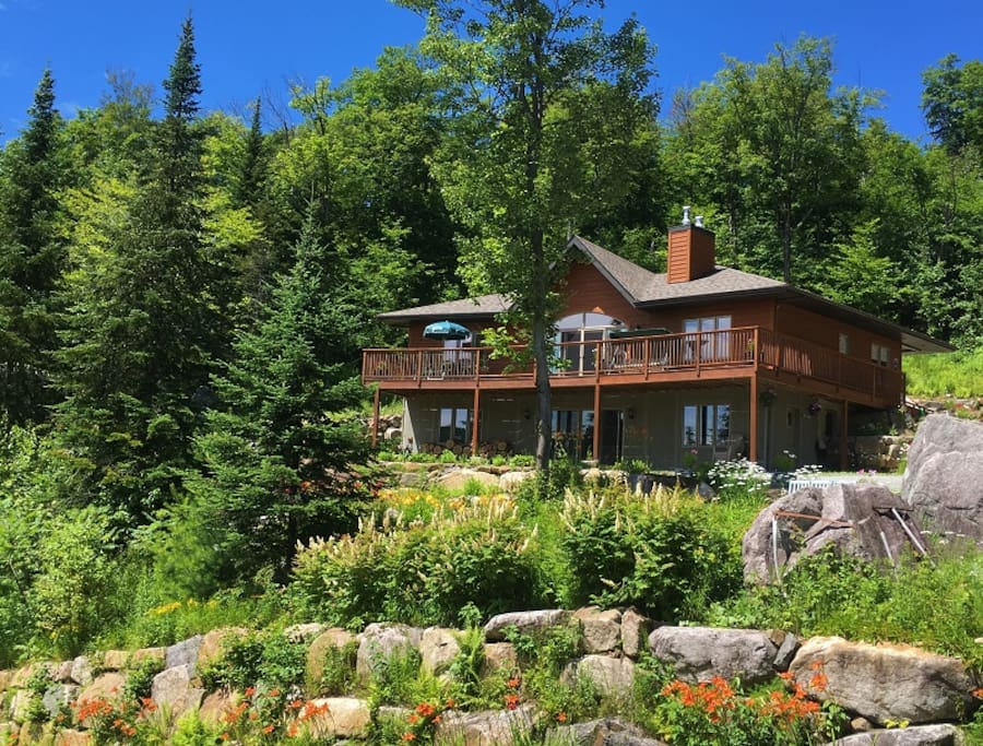 Built on a mountainside overlooking Lake Vingt-Sous