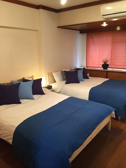 Bed Room 1 Beautiful bedroom and you would have a good dream here. 漂亮的卧室,你会在这里有个好梦的。