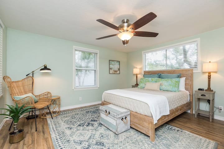 غرفة النوم رقم2 - سرير بحجم كبير مع حمام كامل ملحق