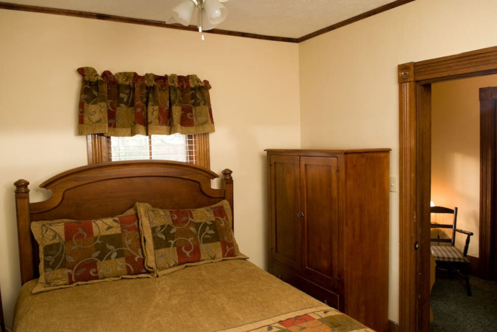Pretty but very small Queen Room with Private Bathroom