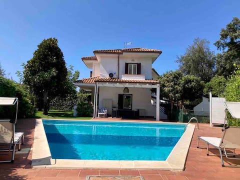 Villa with private pool in Sabaudia