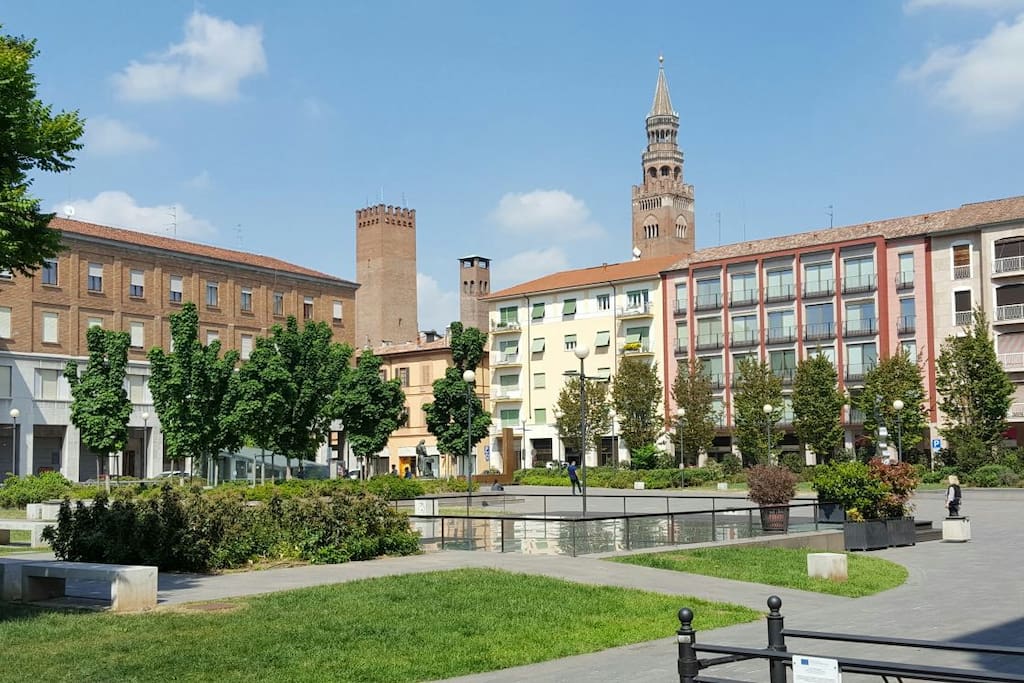Piazza Marconi e il Torrazzo visti dalla casa