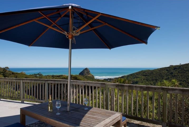 Piha Beach Getaway