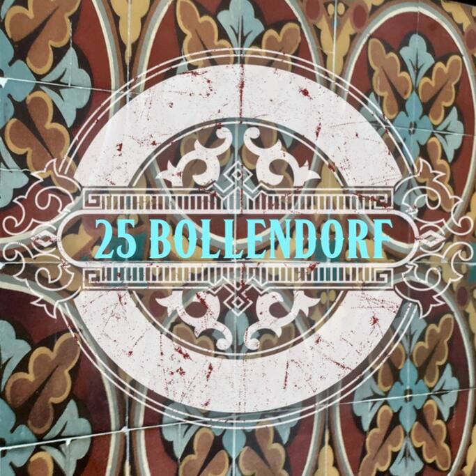25 Bollendorf, detail of the house tiles.