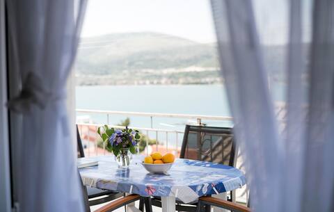 Top Airbnb: Charming apartment with stunning view+free parking in Mastrinka