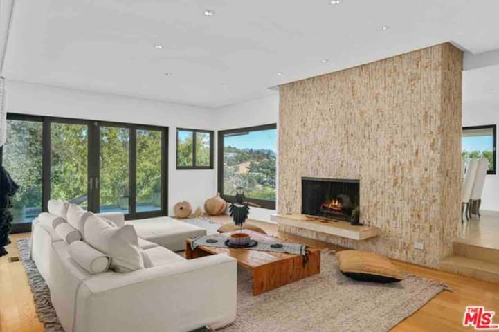 The Oasis in Beverly Hills. gallery image 2