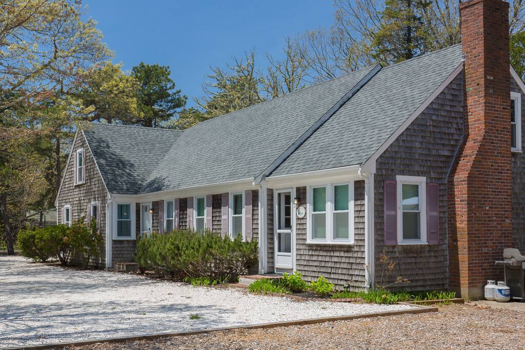 20 Large Updated Cape, Central AC, Walk to Beach Houses for Rent in