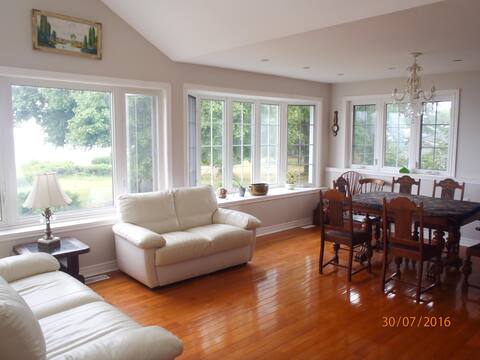 Lake front home in Niagara region